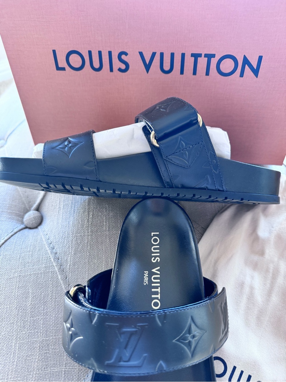 Louis Vuitton authentic Blk Bom   Dia,Embossed Monogram Slide Sandals. Size 39